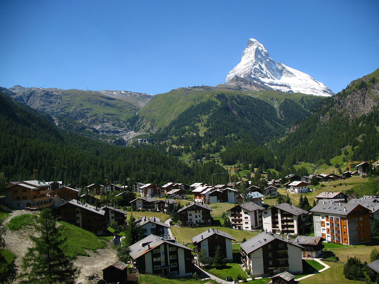 В швейцарских альпах дача на море купить