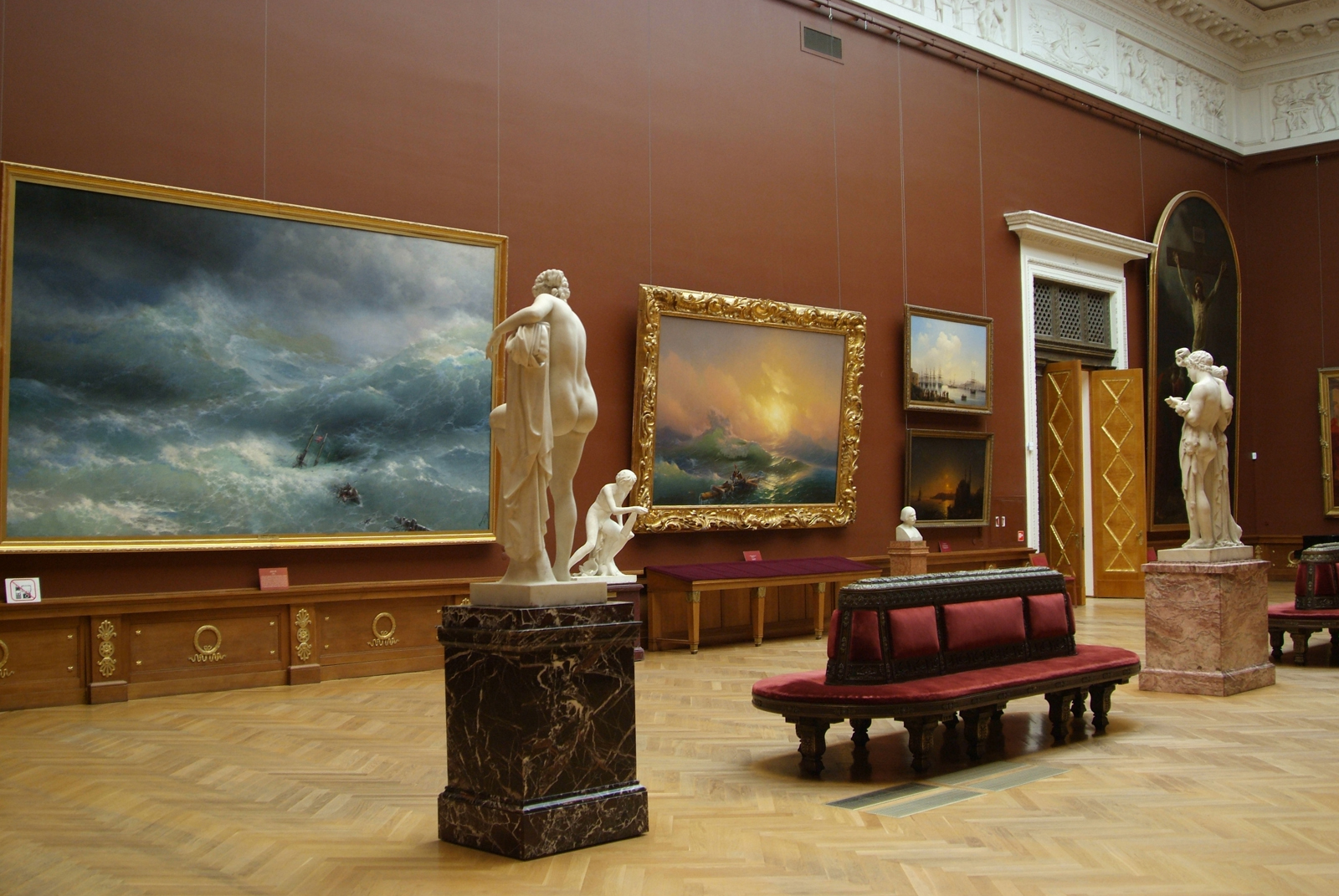 экспонаты художественного музея