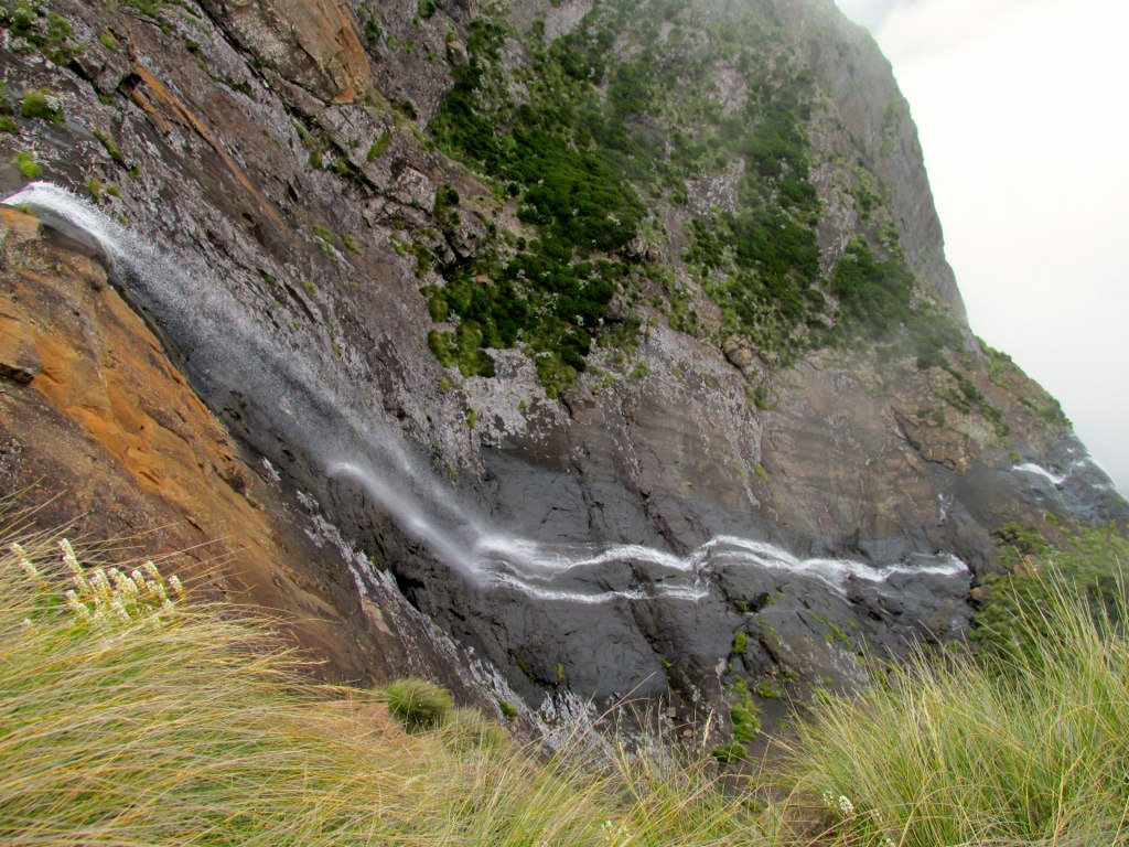 Отзывы тугела реальных. Водопад Тугела. Водопад Тугела ЮАР. Водопад Дракенсберг. Водопад Тугела фото.