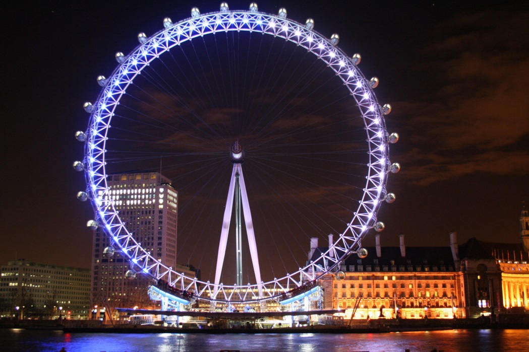 2 столицы великобритании. Лондонский глаз колесо обозрения Великобритания. Лондонский глаз London Eye. Биг Бен Великобритания колесо обозрения. Достопримечательсво Лондона.