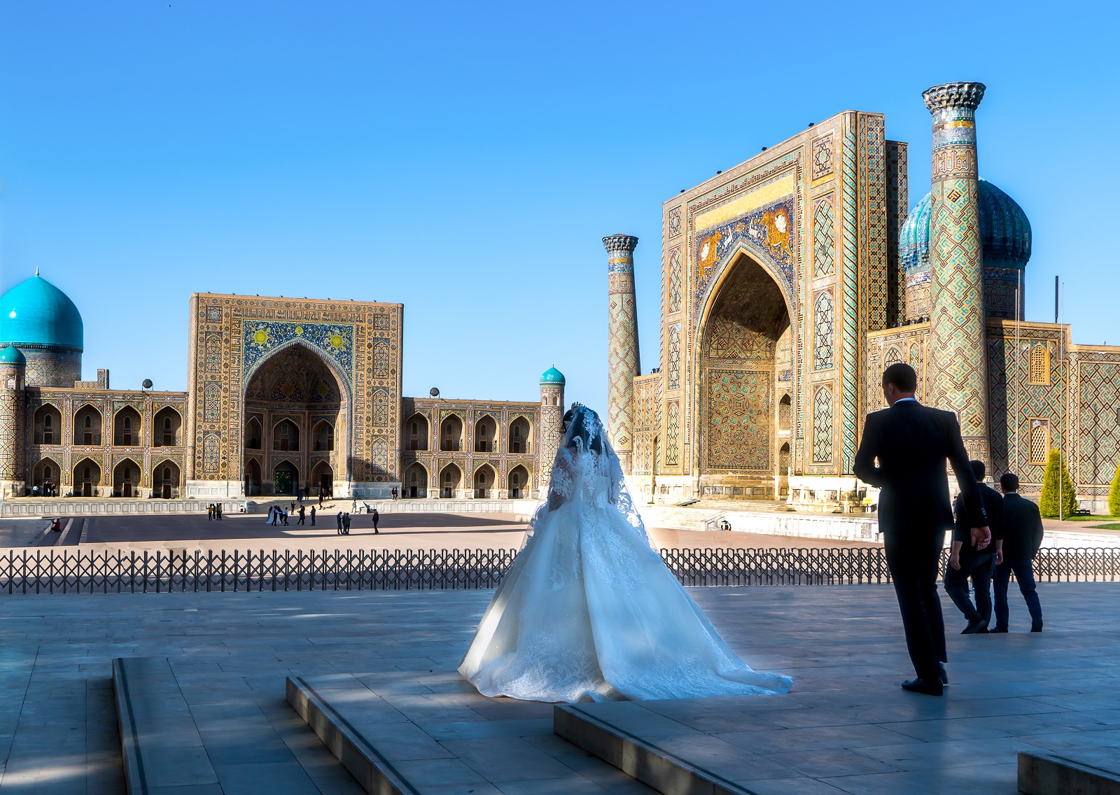 На узбекской свадьбе жених и невеста «зажгли» не по менталитету