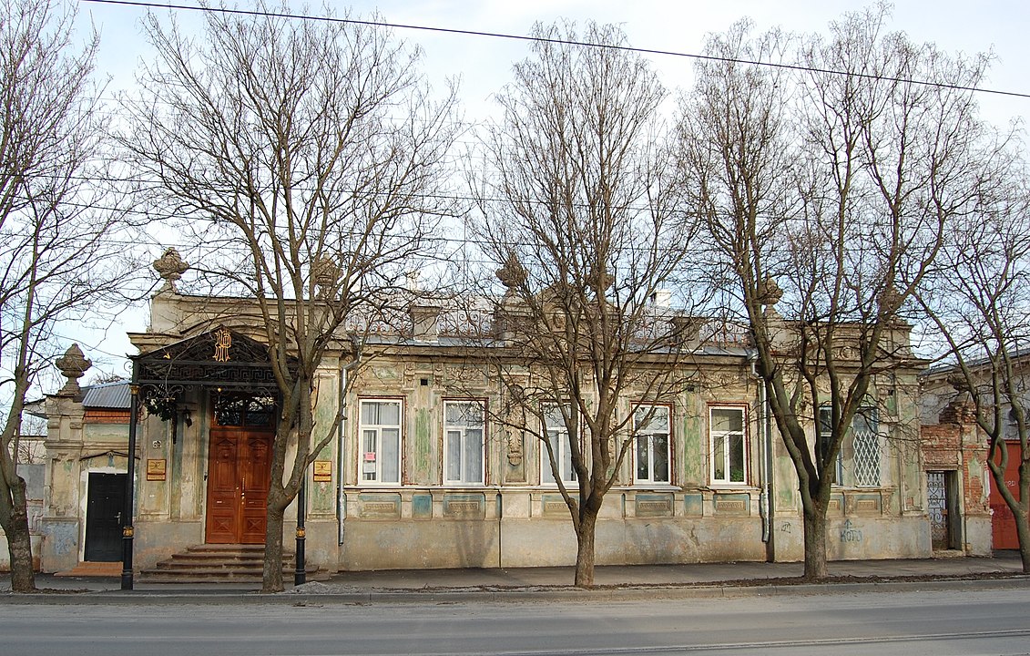 Девчонки из Таганрога показывают попки