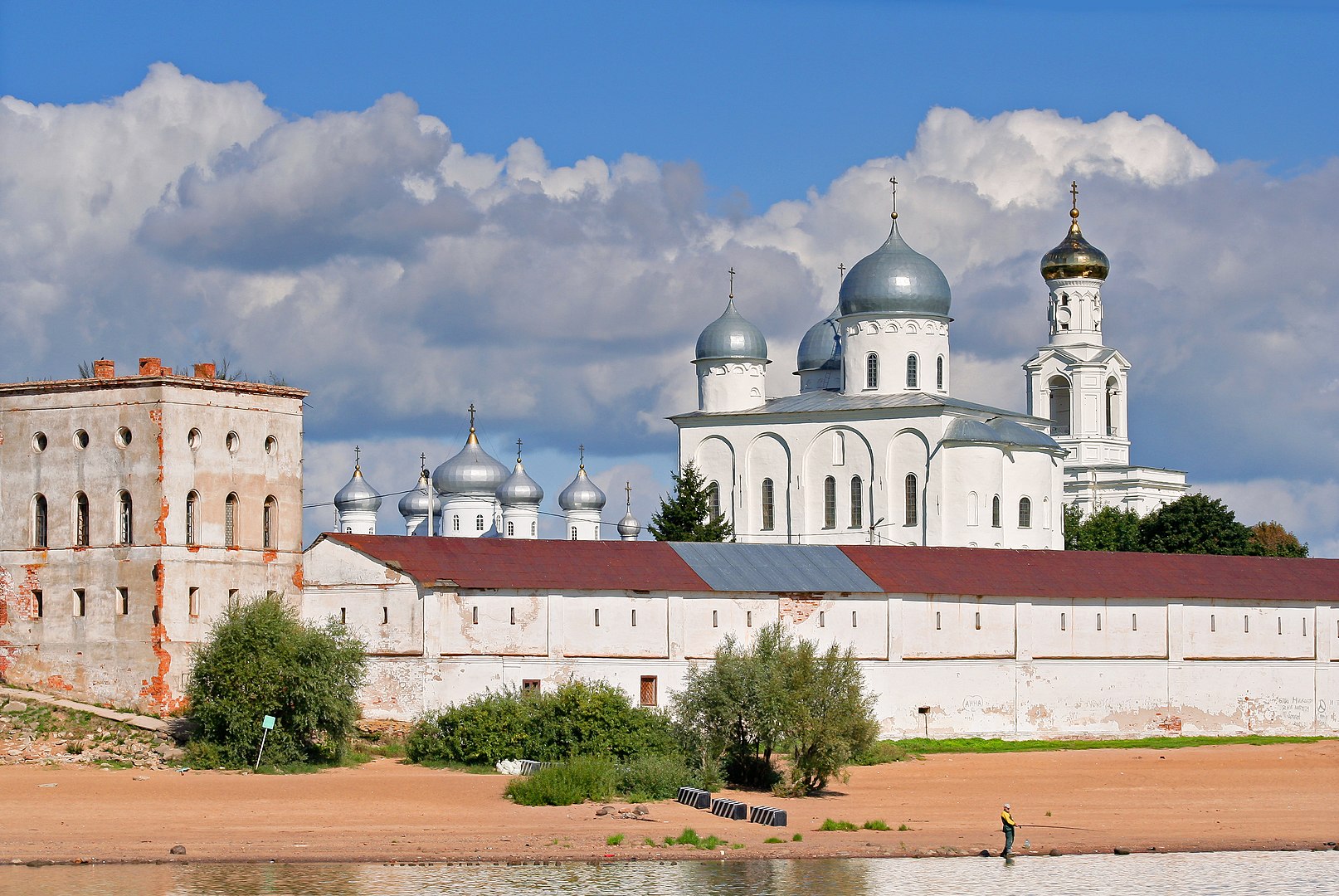 Свято-Юрьев монастырь в Великом Новгороде: описание, история, фото, точный  адрес