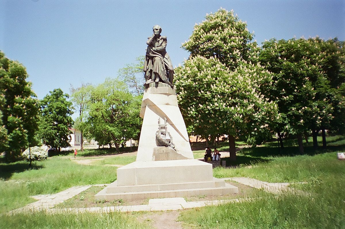 Памятник лермонтову в ставрополе фото