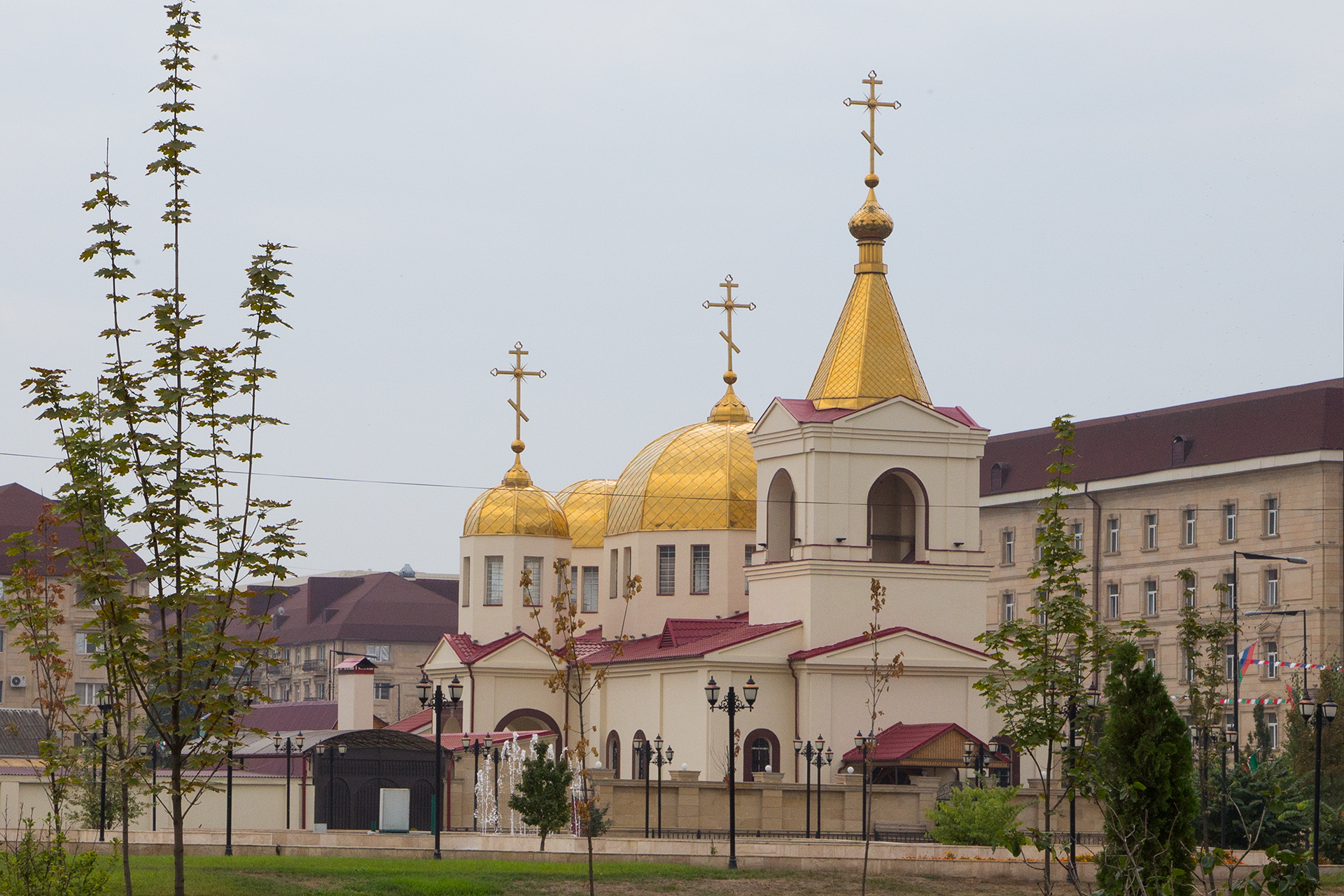 В чечне есть церкви. Православный храм Архангела Михаила в Грозном. Православный храм Михаила Архистратига Грозный. Храм Архангела Михаила Чечня. Церковь Архангела Михаила в Грозном, Грозный.