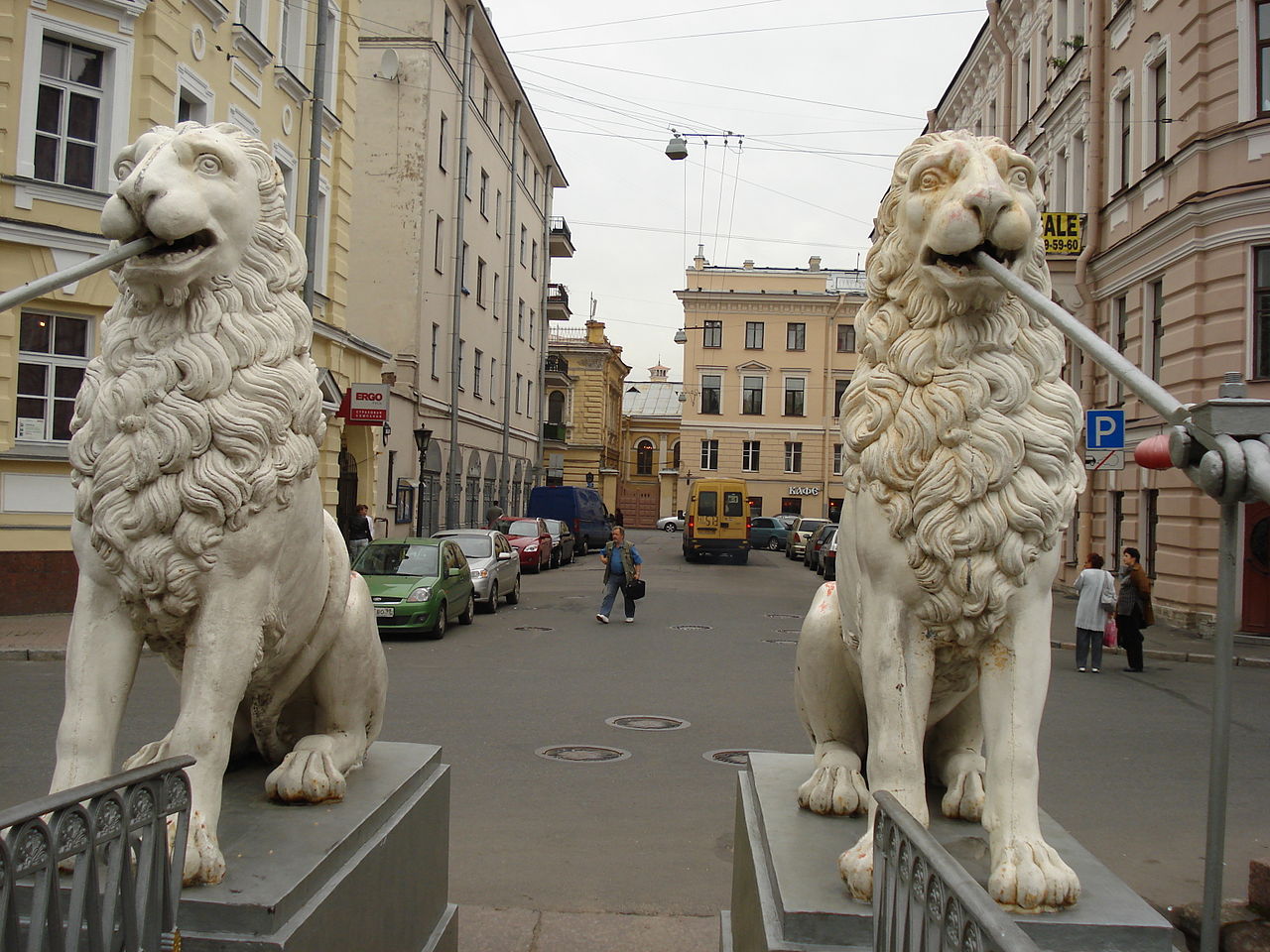 Каменные львы в Санкт-Петербурге