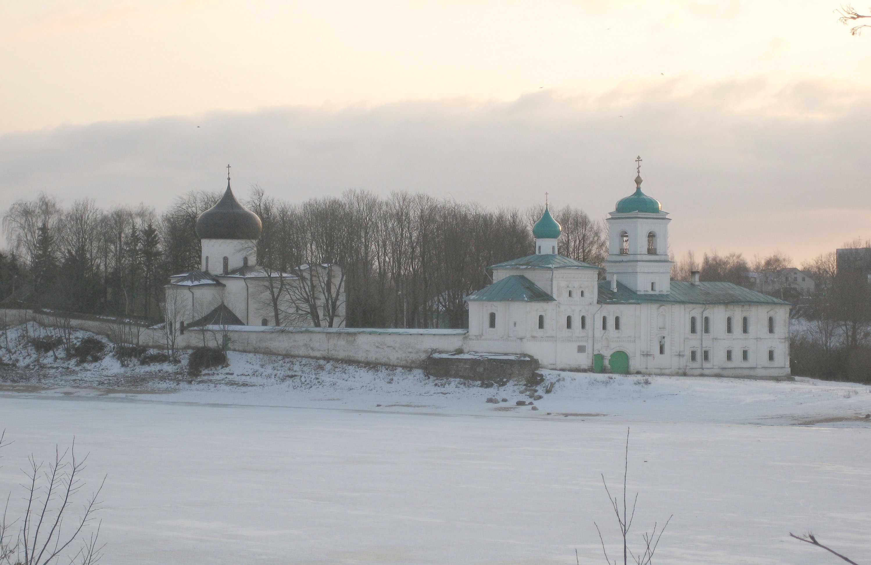 Территория Мирожского монастыря