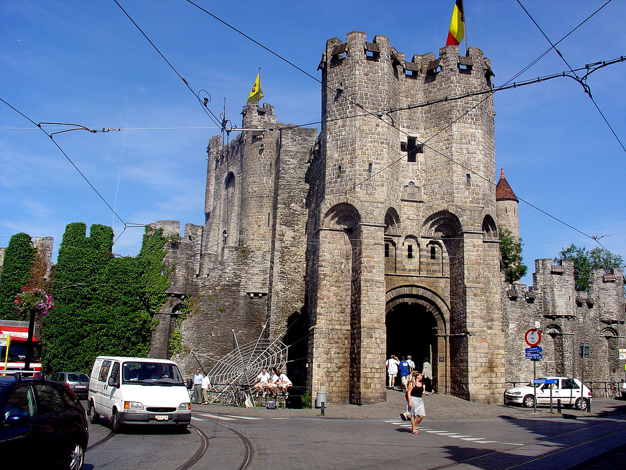 Замок графов Фландрии: экскурсии, экспозиции, точный адрес, телефон