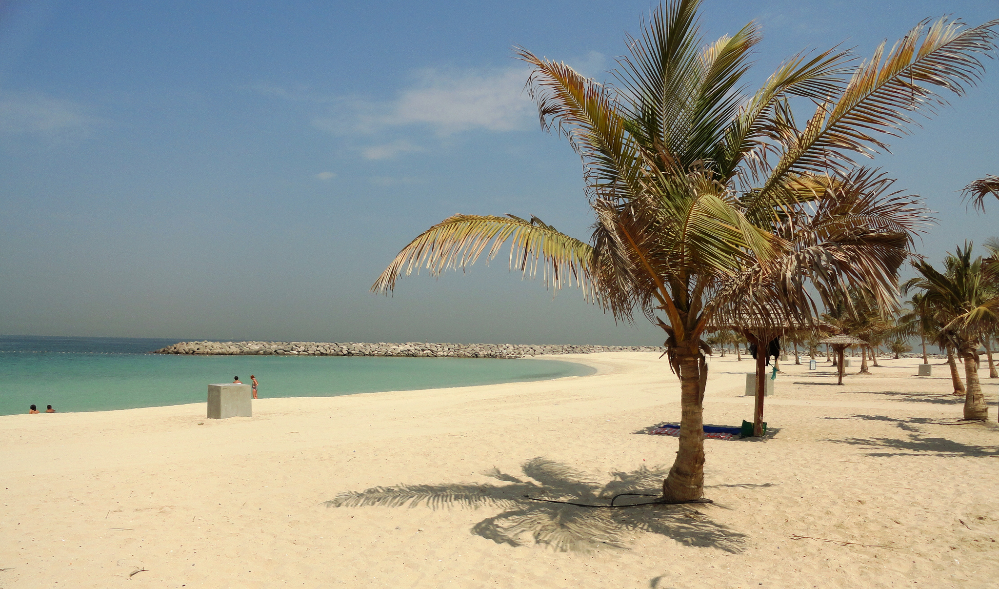 Пляж Аль-Мамзар.