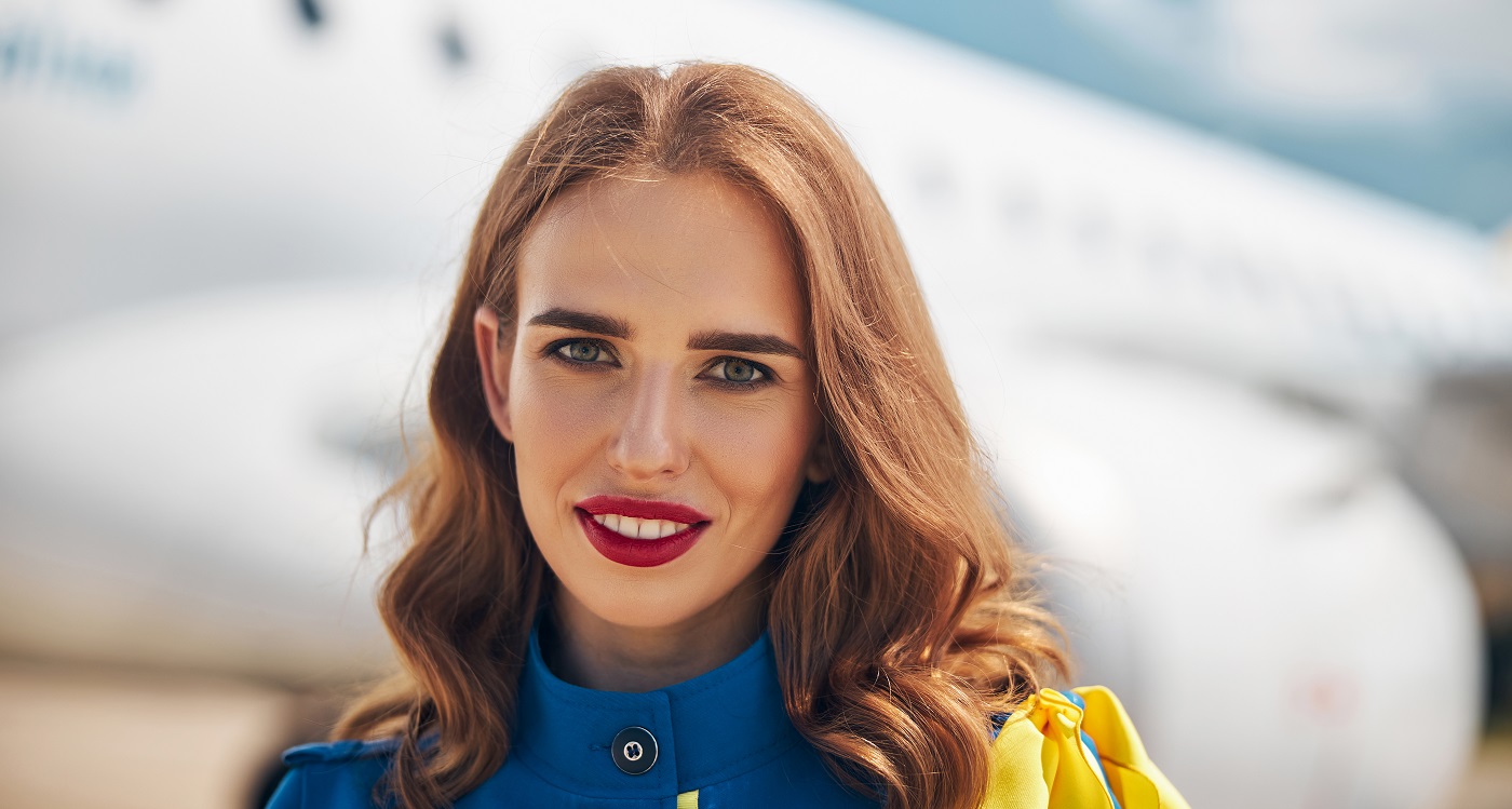 Стюардесса рассказала, когда пассажиры могут рассчитывать на бесплатные напитки и дополнительные воздушные мили0