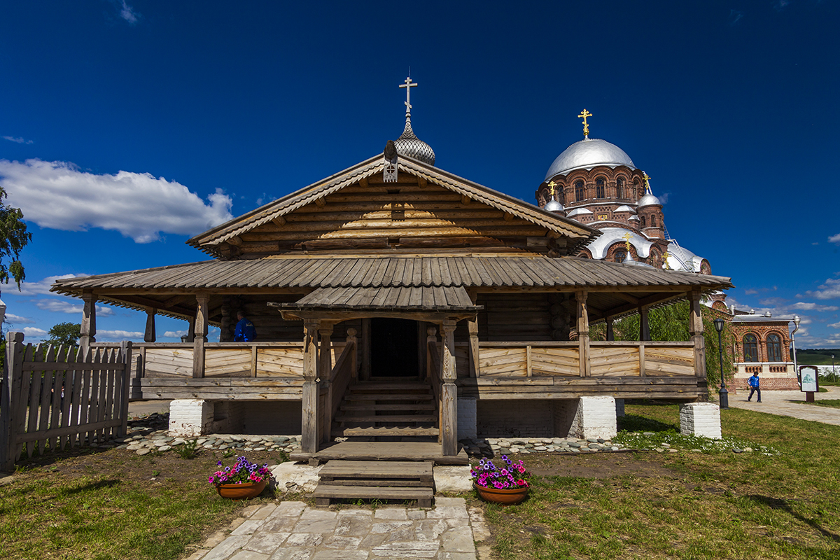 Остров-град Свияжск деревянная Церковь
