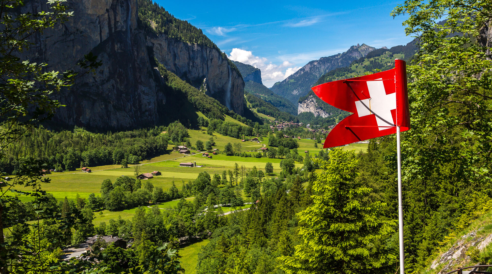 Альпийские деревни в швейцарии маленький домик на берегу моря купить