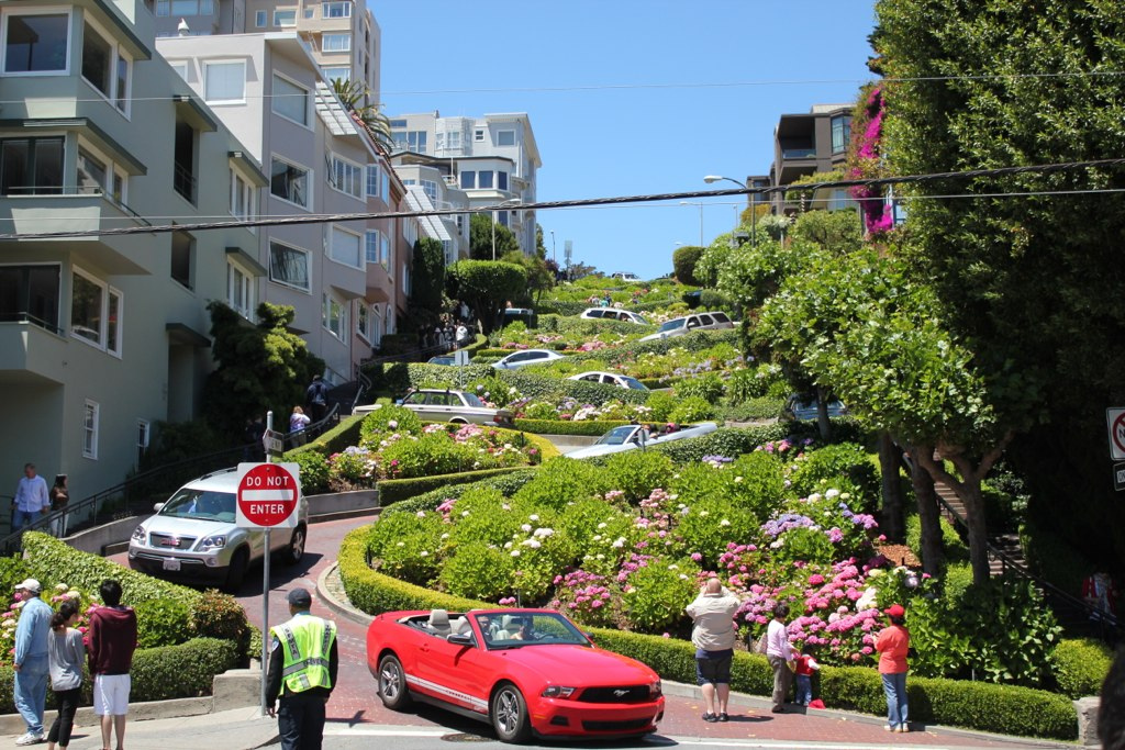 Известные улицы стран. Улица ломбард- стрит , Сан-Франциско , США. Ломбард улица Сан Франциско. Lombard Street в Сан-Франциско. Сан Франциско самая Извилистая улица.