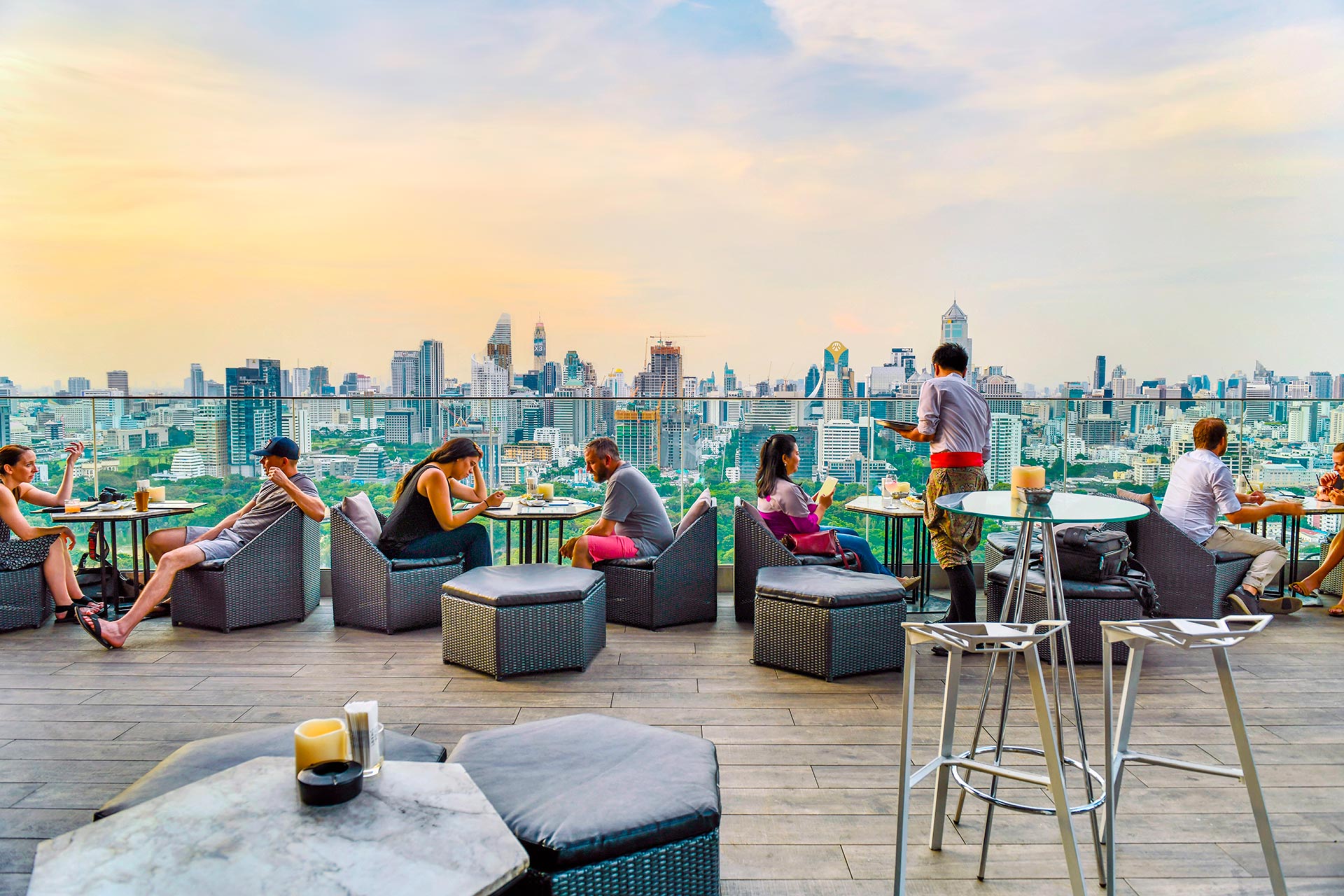 Крыши бангкока. Руфтоп бар Бангкок. Бар в Бангкоке на крыше. Бангкок ресторан на крыше. Sky Bar, Бангкок, Таиланд.