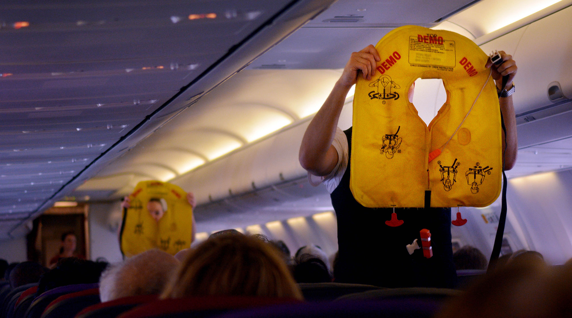 Спасательные маски в самолете
