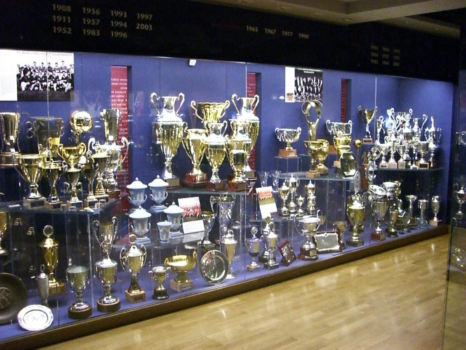 Музей футбольного клуба манчестер юнайтед