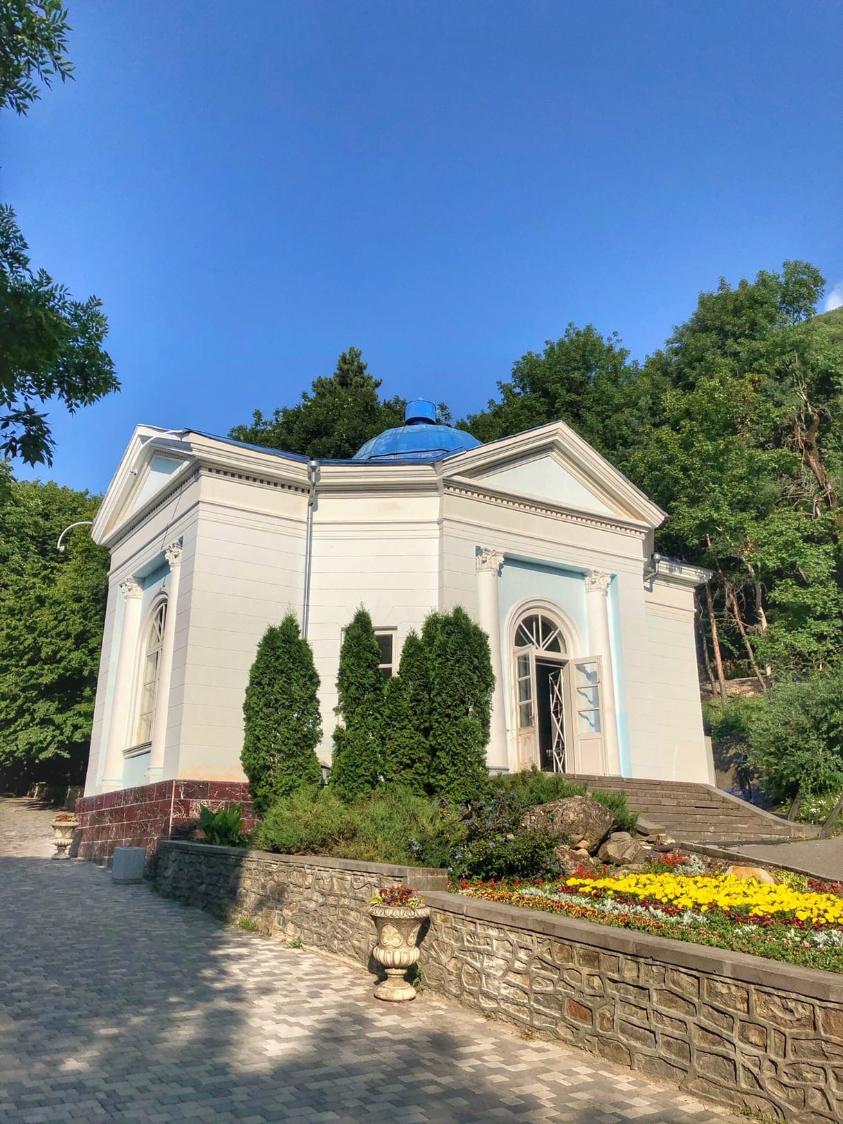 Славяновский источник в железноводске. Железноводск Славяновский источник. Славянлвмкиц источник. Смирновский источник в Железноводске фото. Дача Славянова Геленджик.