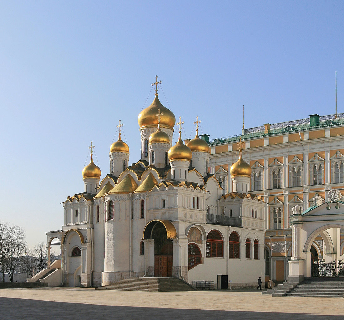 Какой храм находится на территории Кремля?