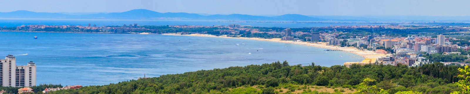 Вид с воздуха на залив морских курортов Святой Влас
