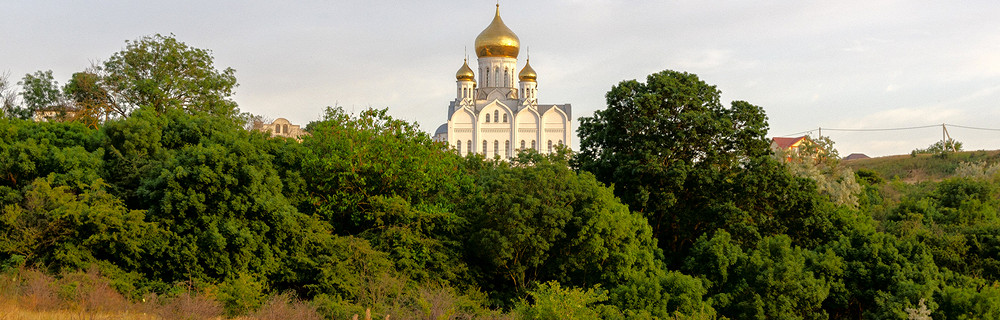 Приазовский, вид на монастырский комплекс
