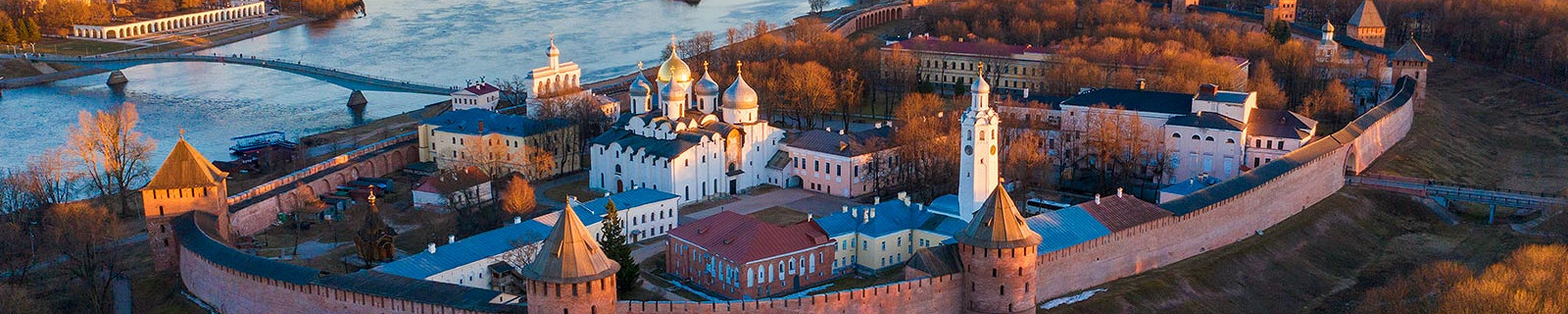 Вид на кремль в Великом Новгороде
