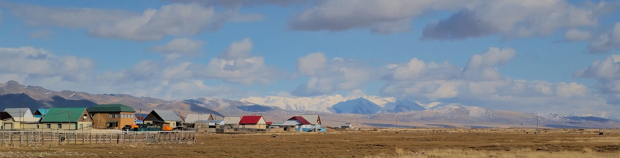 Алтайское село в степи, Кош-Агачский район, Алтай, Россия