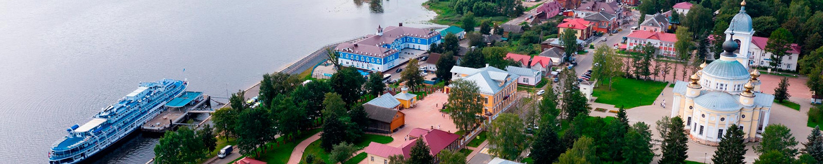Вид на Волгу и город Мышкин