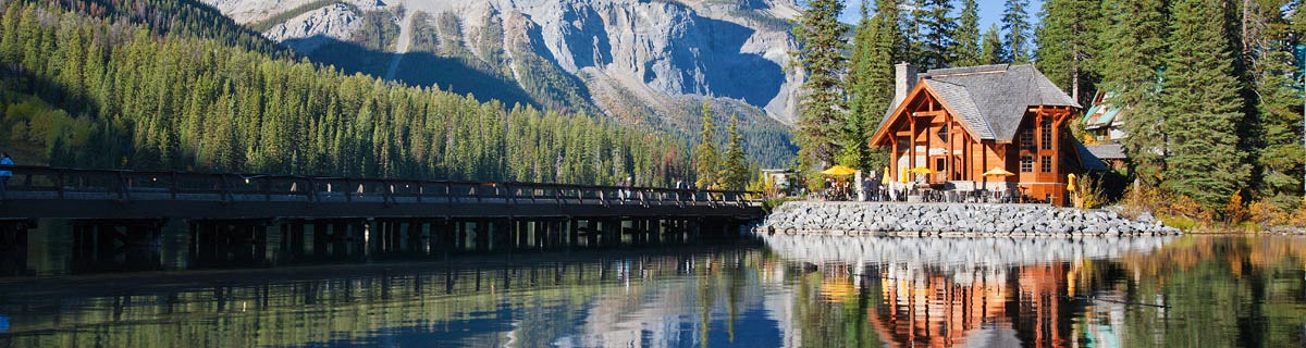 Изумрудное озеро (Emerald Lake) в национальном парке Йохо, Канада