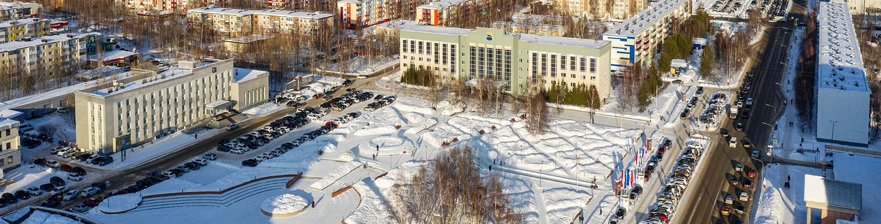 Город Сургут зимой, Здание городской администрации.