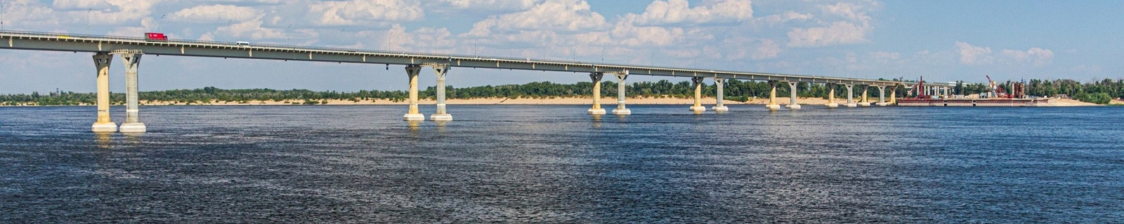 Краснослободский мост через реку Волга, Россия