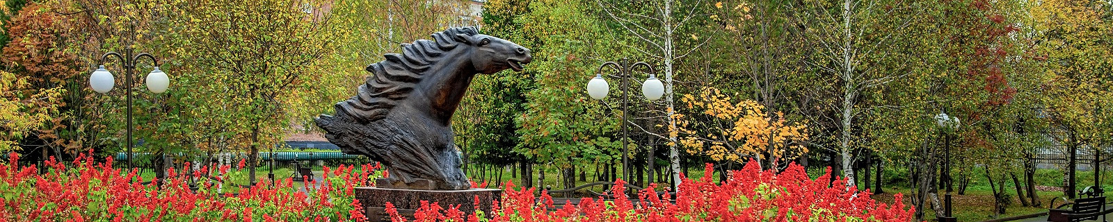 Скульптура в парке Таштагола