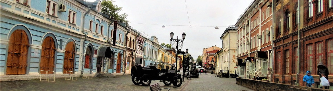 Традиционная пешеходная Спасская улица в городе Кирове