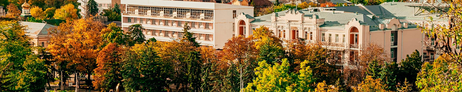 Панорамный вид на Пятигорск и горы