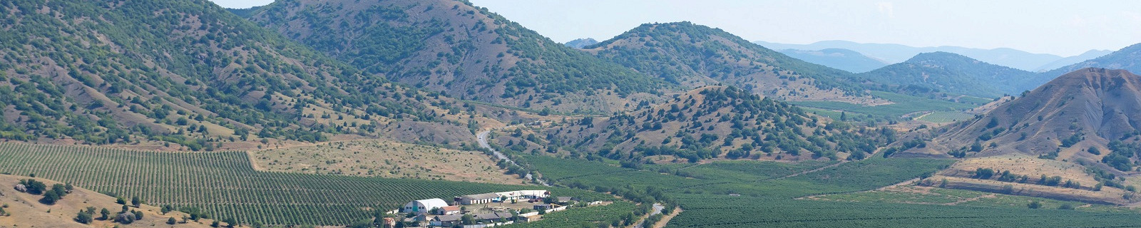 Крымское село Весёлое в восточной части Крыма недалеко от города Судак