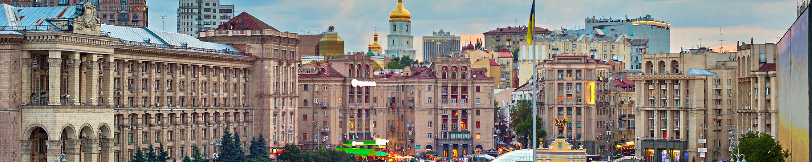 Вид на Майдан Незалежности на закате. Киев, Украина