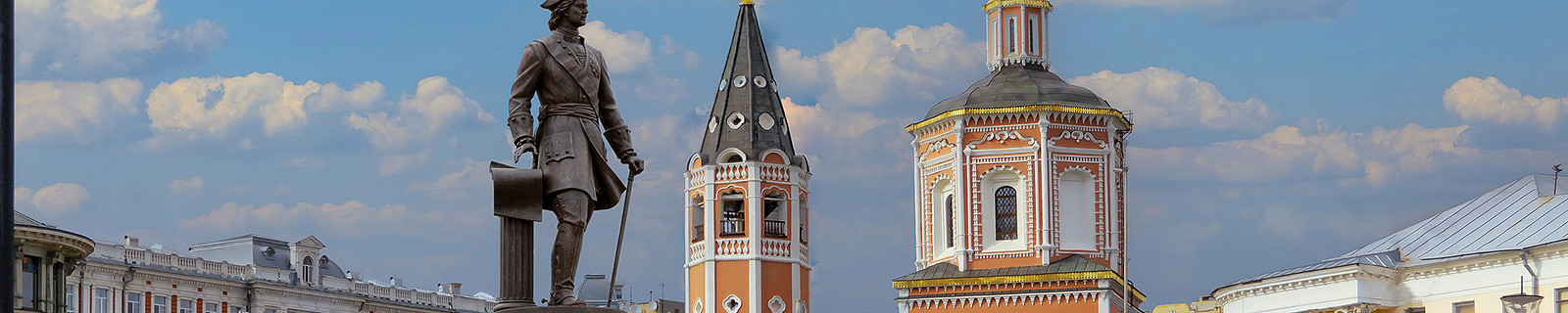 Саратов - Памятник-Петру-Первому-на-фоне-церкви-в-г.-Саратов (1)