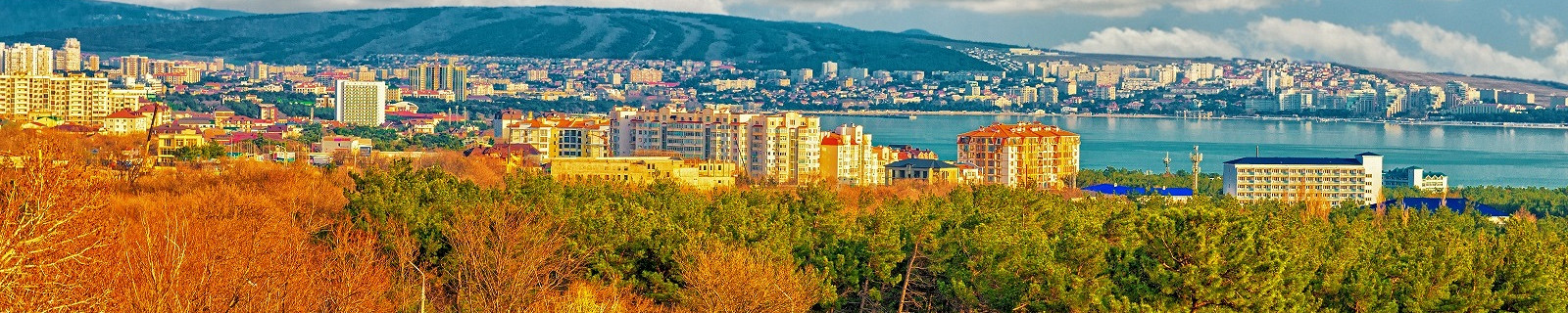 Вид на Геленджик, осень