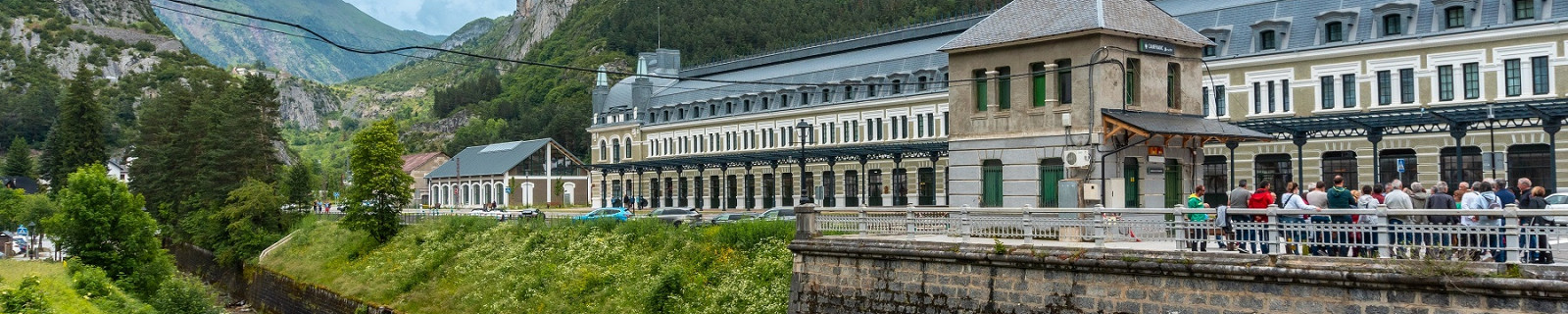 Вокзал Канфранка в Арагонских Пиренеях. Испания