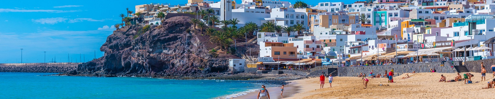 Солнечный день в Playa de Matorral в Морро-Джейбл, Фуэртевентура, Канарские острова, Испания