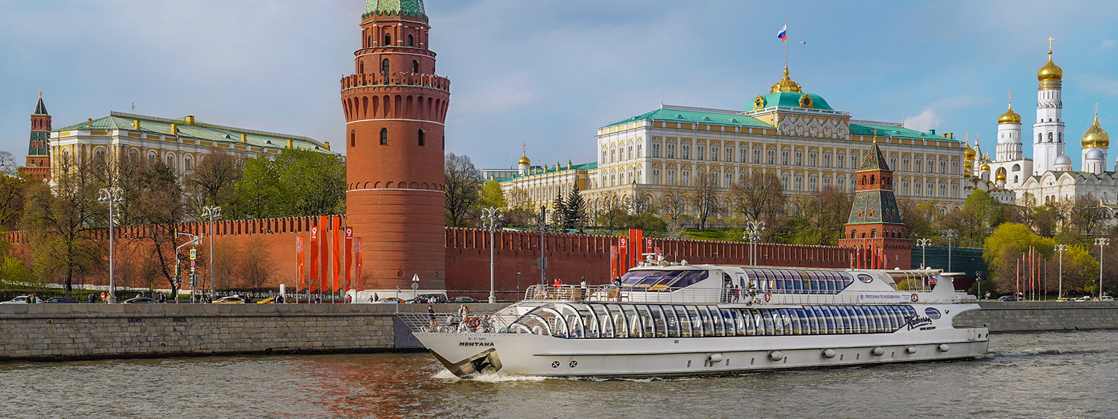 Москва река Яуза Кремль. Набережная Кремля Москва Петр. Можайский Кремль и Москва река. Летняя Москва река.