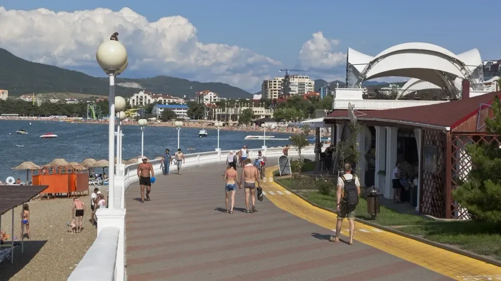 Журнал/Какие правила этикета нужно соблюдать на Черном море, чтобы не прослыть бздыхом