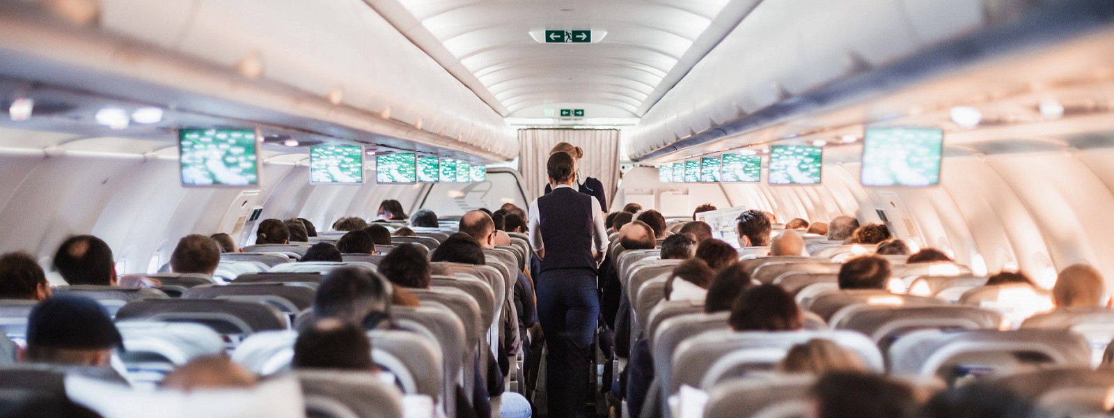 Журнал/Как не замерзнуть в самолете: инструкция для пассажиров