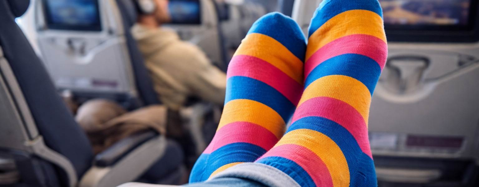 Журнал/Почему стоит всегда брать носки в самолет
