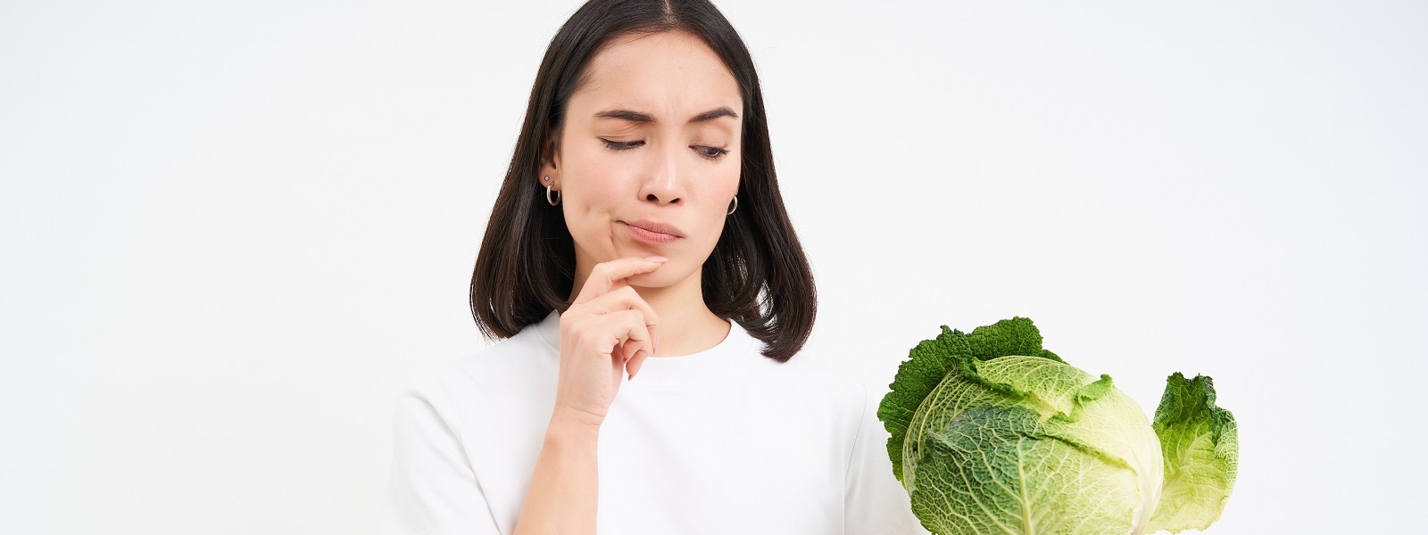 Журнал/Не вырывать седой волос и есть капусту: 3 мифа и 3 факта о женской красоте