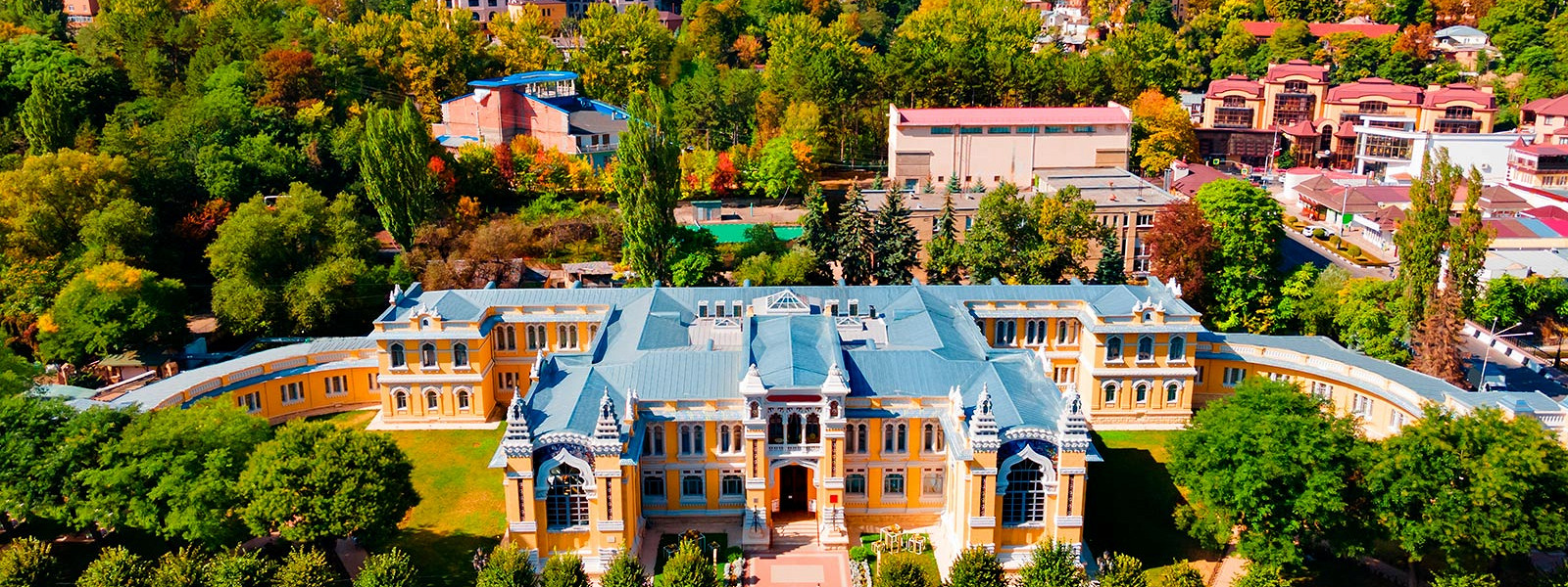 Журнал/5 мест в России, куда стоит сбежать на зимовку или долгие каникулы