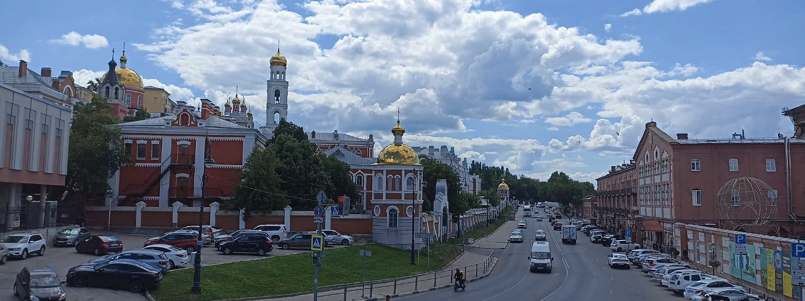Журнал/Деревья, как колонны, упираются в крышу: отзыв о гранд-кафе «Пастернак»