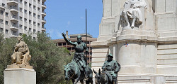 Памятник Мигелю де Сервантесу в Мадриде