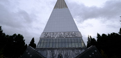Памятник первооткрывателям земли Югорской