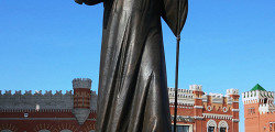 Памятник Алексию II