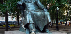Памятник Крылову в Москве